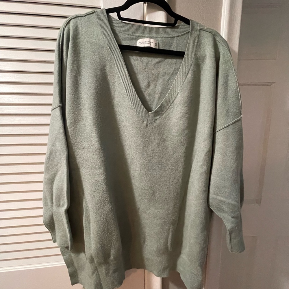 Abercrombie Sweater - V neck